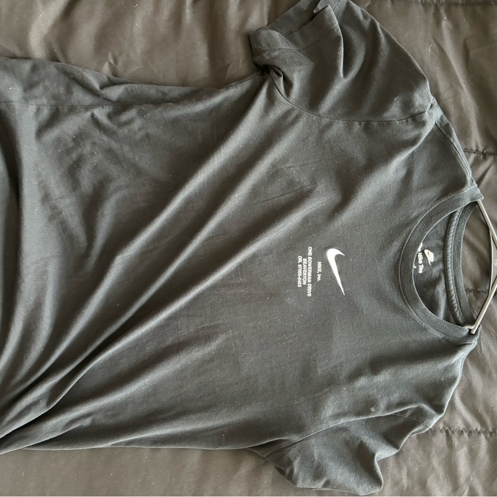 Nike Men's black Tee